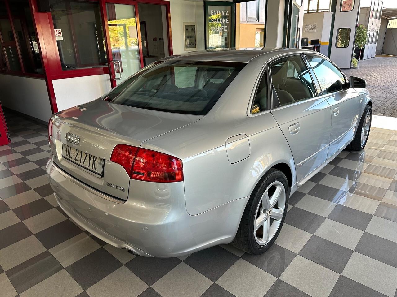 Audi A4 2.0 16V TDI S Line