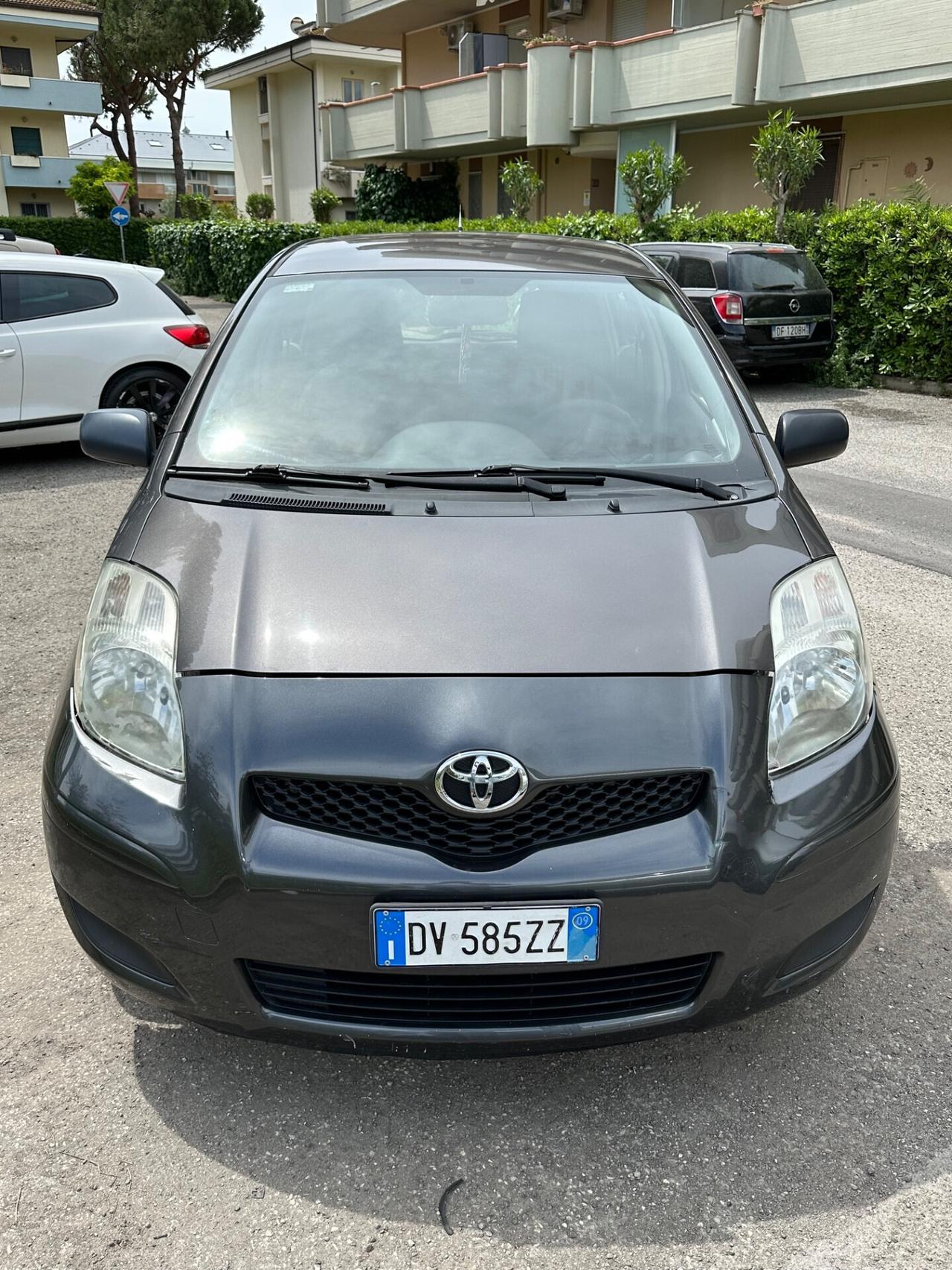 Toyota Yaris 2^serie 1000 benzina 5 porte 2009