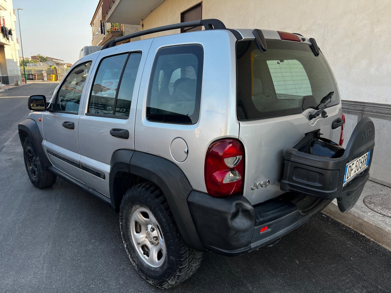 Jepp cherokee 2.8 Diesel 4x4 Automatico Anno 2007