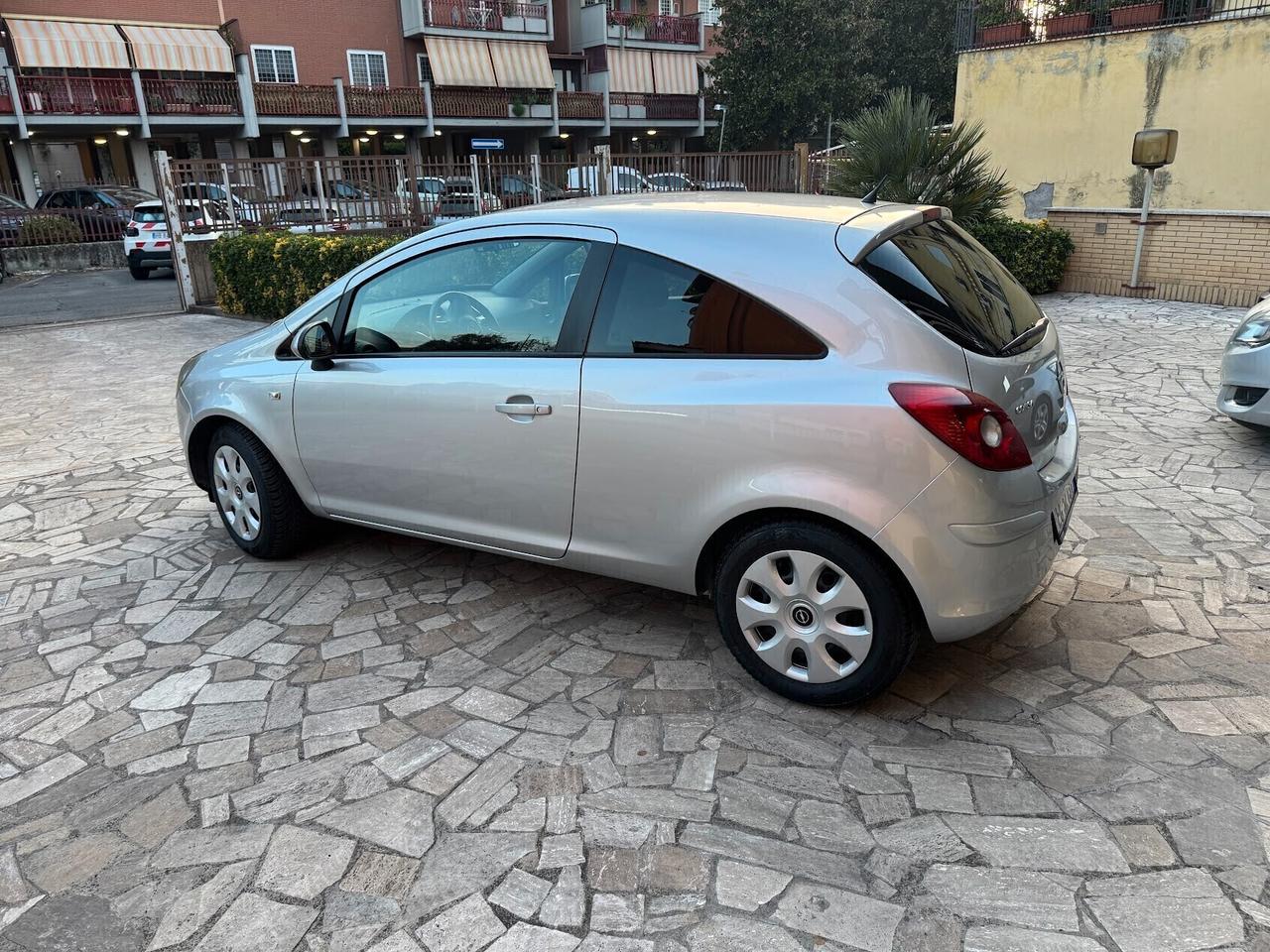 Opel Corsa 1.2 benzina 3 porte unico proprietario
