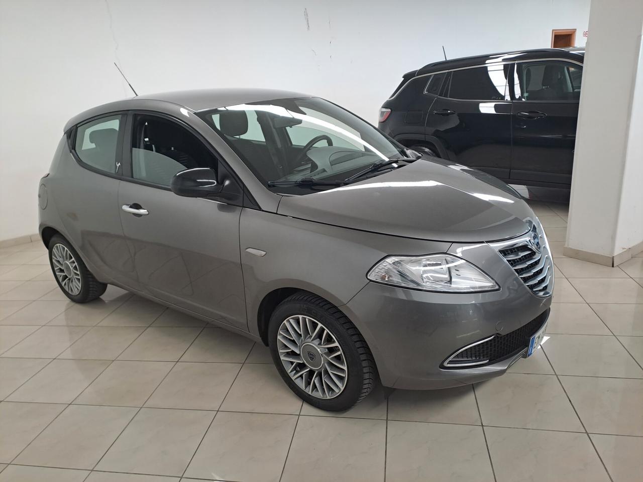 Lancia Ypsilon 1.2 69 CV 5 porte S&S Silver