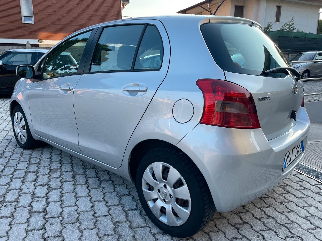 Toyota Yaris 1.3 5 porte Luna