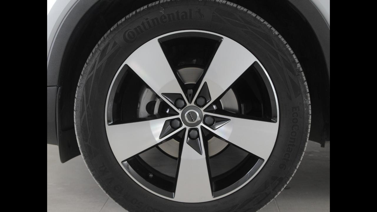 VOLVO XC40 - XC40 1.5 t3 Momentum 163cv auto my21