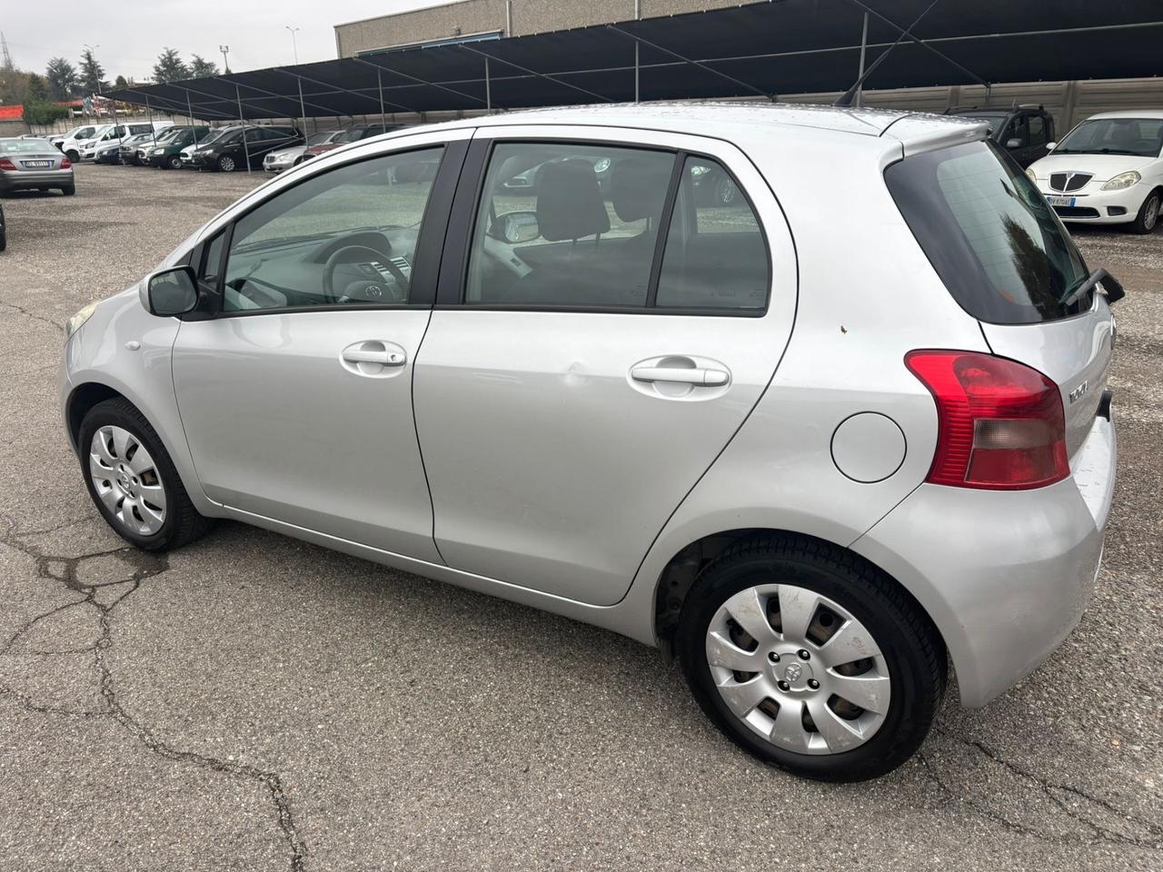 Toyota Yaris 1.0 5 porte