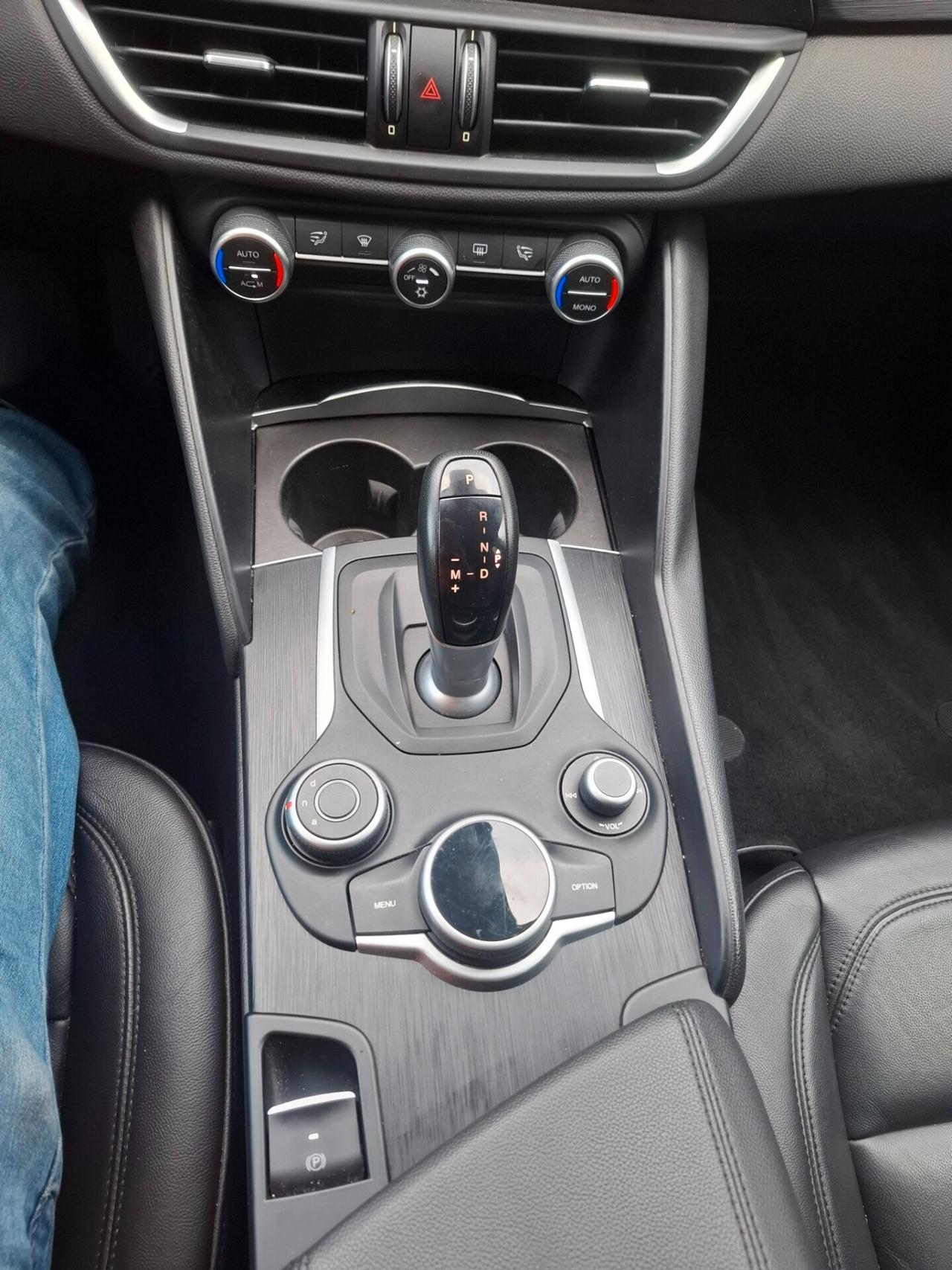 Alfa Romeo Giulia - 2.2 Eco Business Super 180 CV