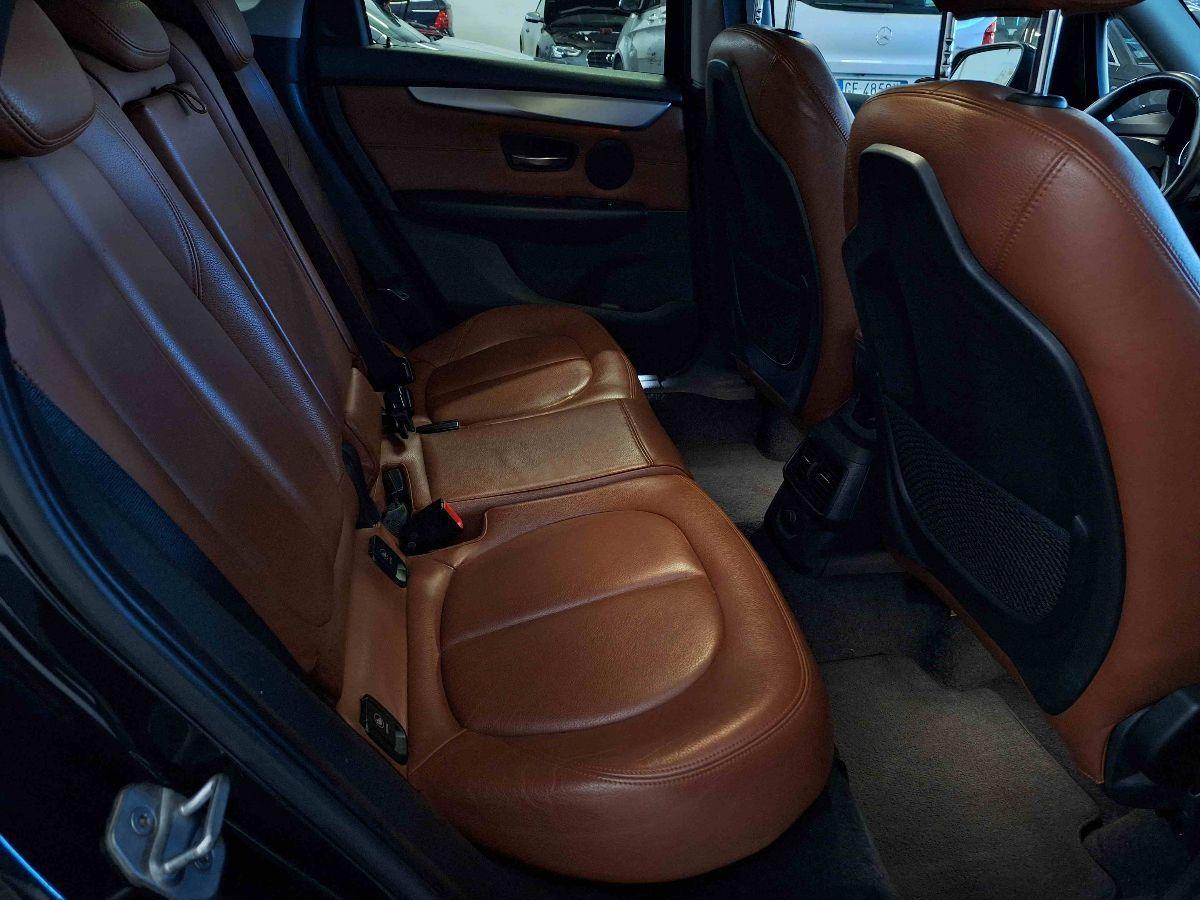 BMW 218d Active Tourer AUTOM - PELLE - VETRI SC - NAVIG - GARANZIA 24 MESI