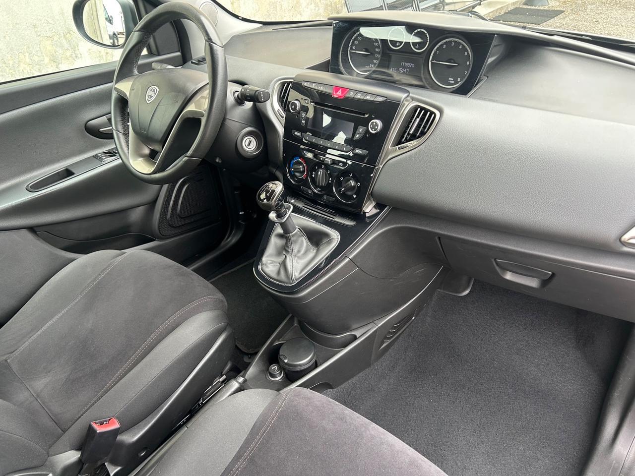 Lancia Ypsilon 1.2 69 CV 5 porte S&S Silver