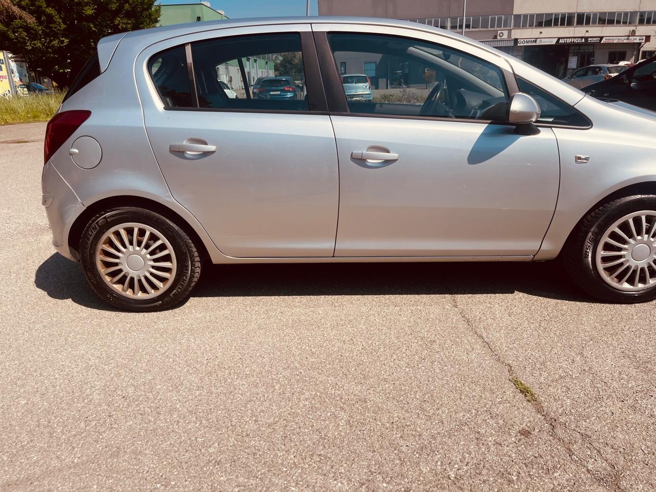 Opel Corsa 1.2 5 porte Elective