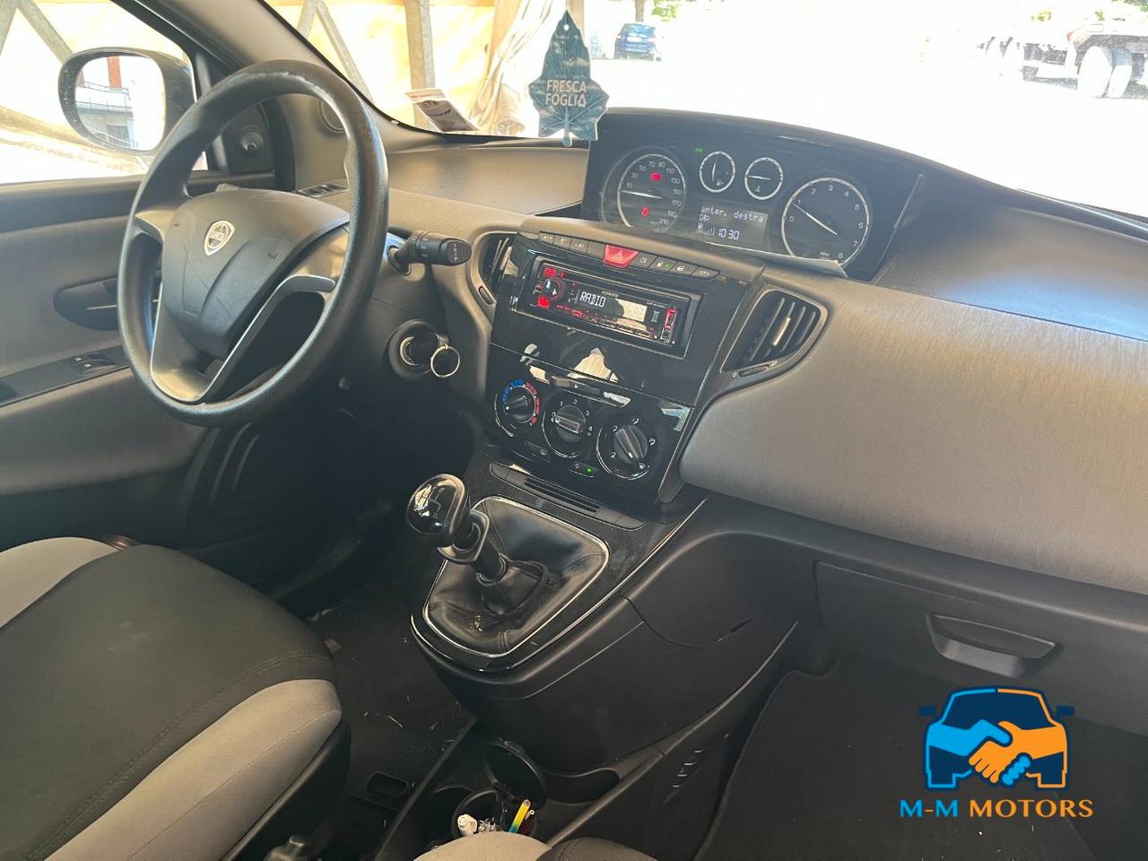 Lancia Ypsilon 5 Porte Ypsilon 1.2 8v Silver ecochic Gpl 69cv