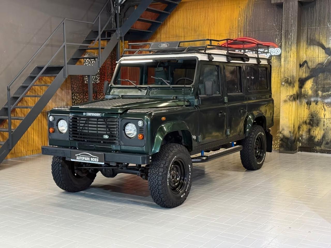 Land Rover Defender 110 2.5 Td5 Station Wagon 9 POSTI