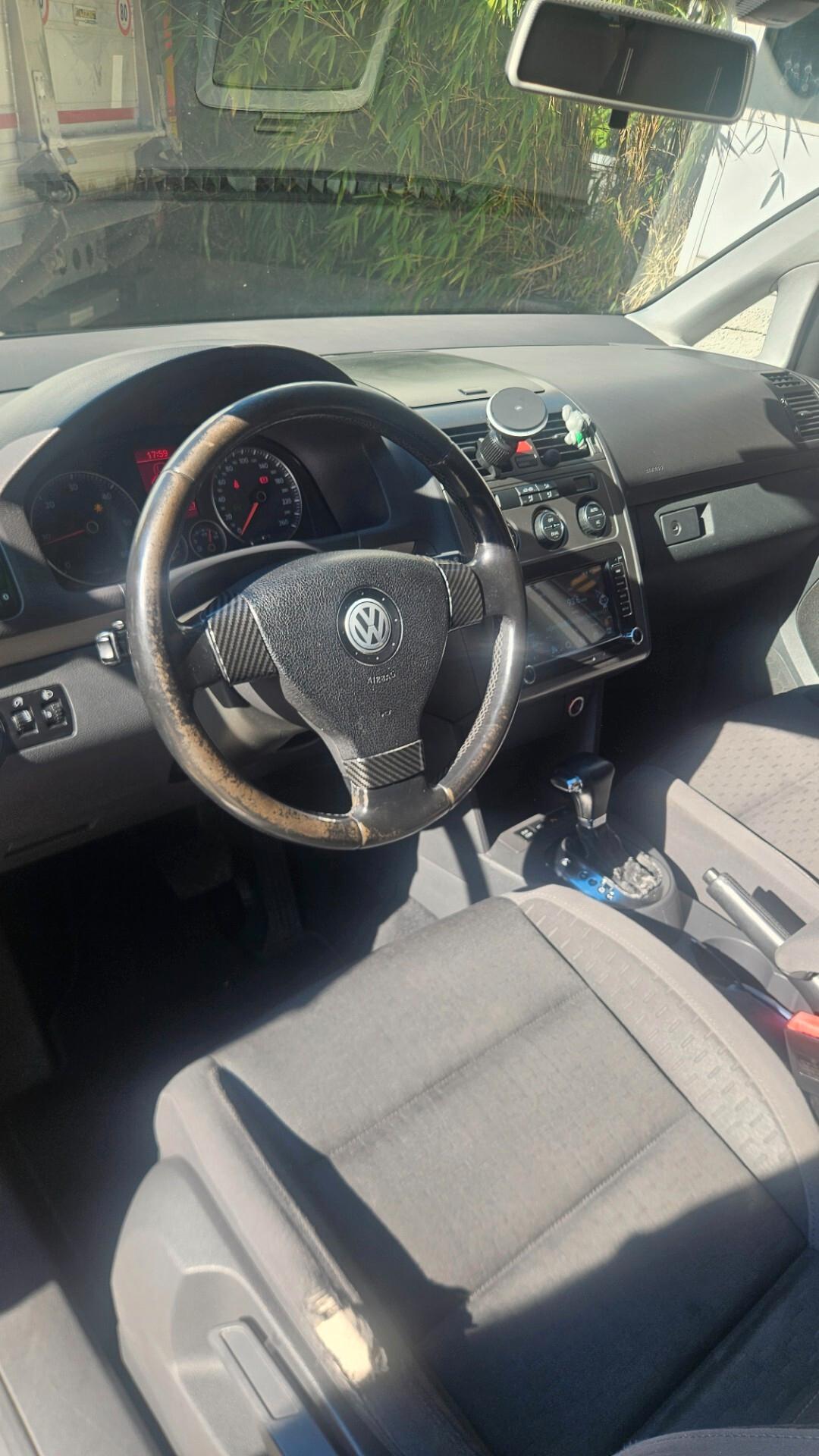 Volkswagen Touran 1.9 TDI DSG 7 POSTI