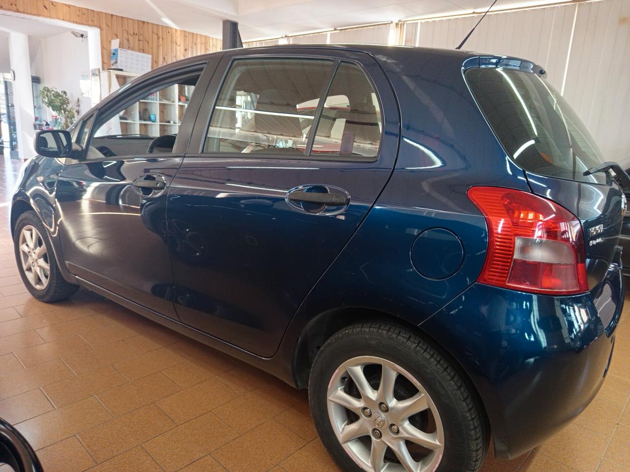 Toyota Yaris 1.0 5 porte, 126 Mila chilometri ok neopatentati