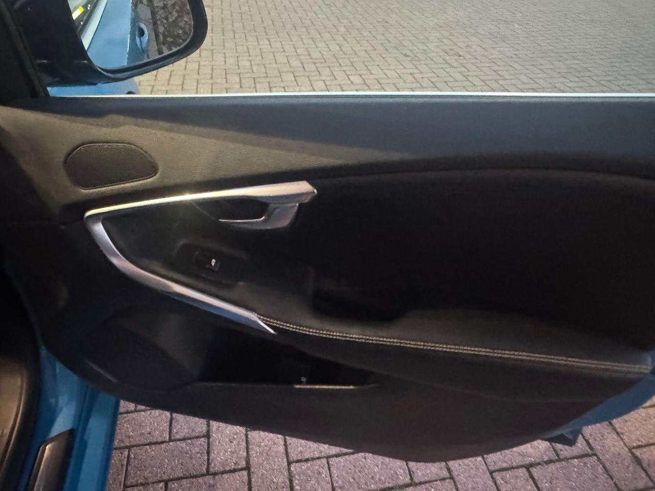 Volvo V40 R Design Momentum 2.0 D4 #9303