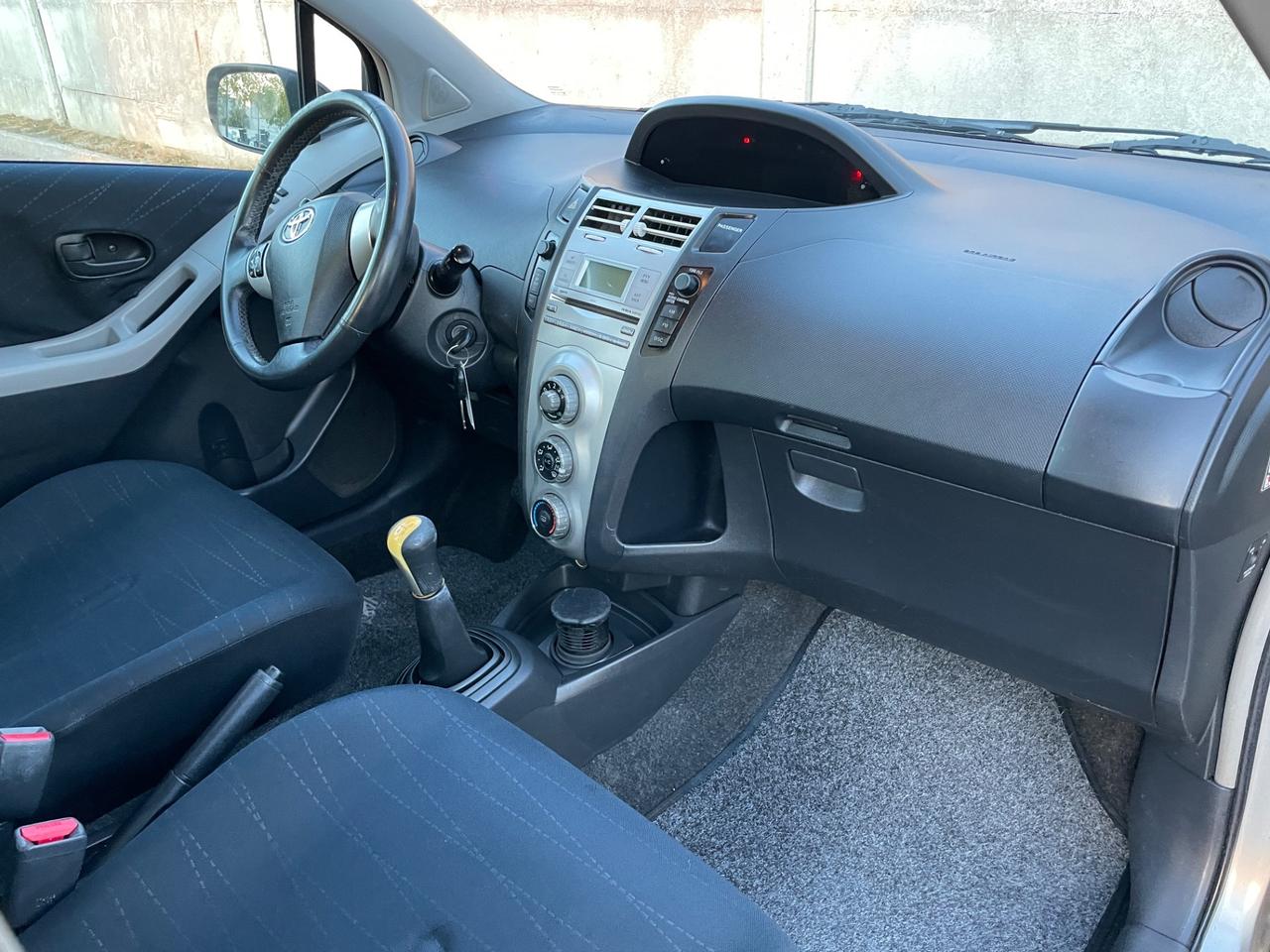 Toyota Yaris 1.0 5 porte Sol