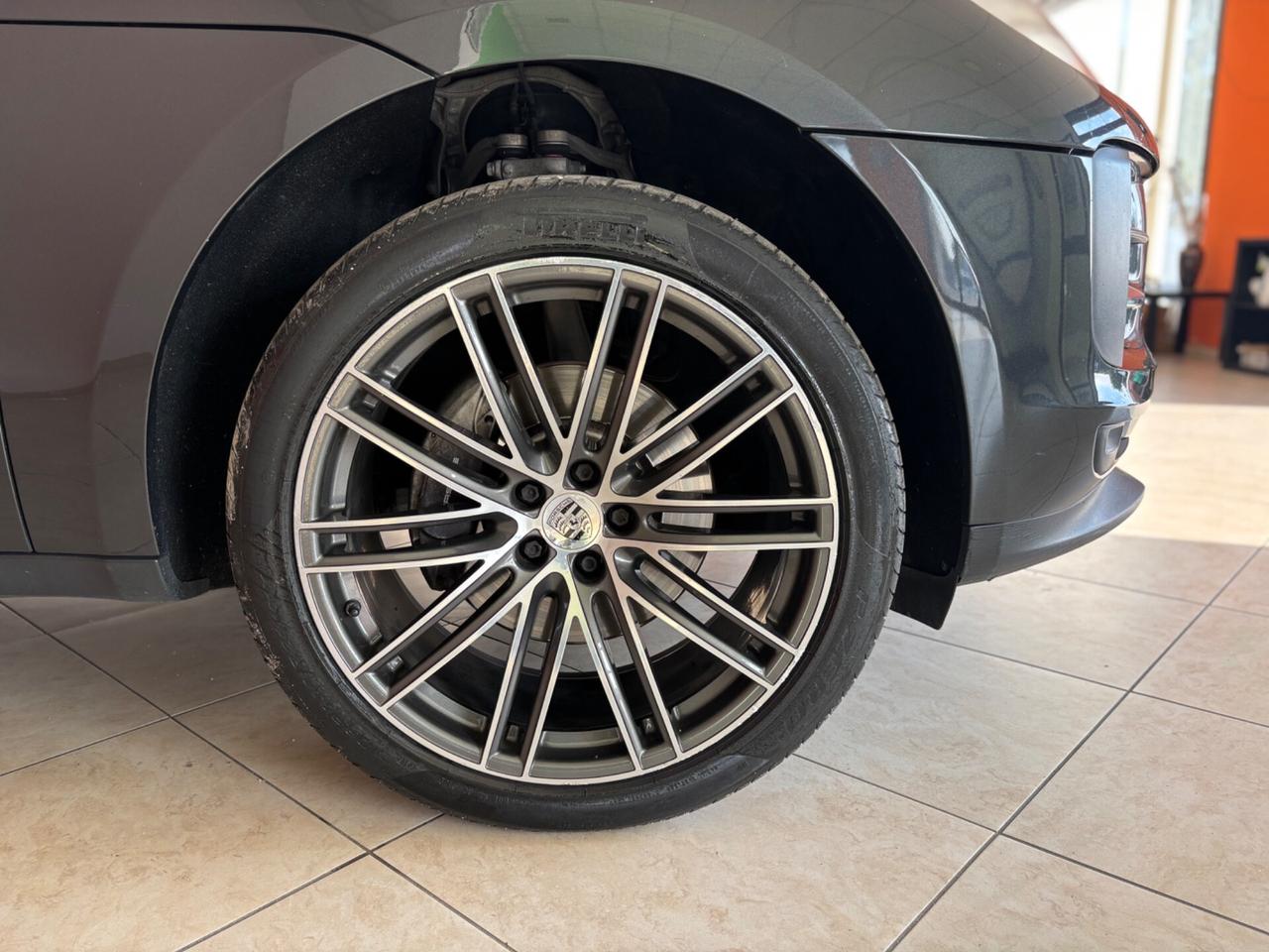 Porsche Macan 2.0 245 cv matrix-navi-tetto-pelle permute finanziamenti