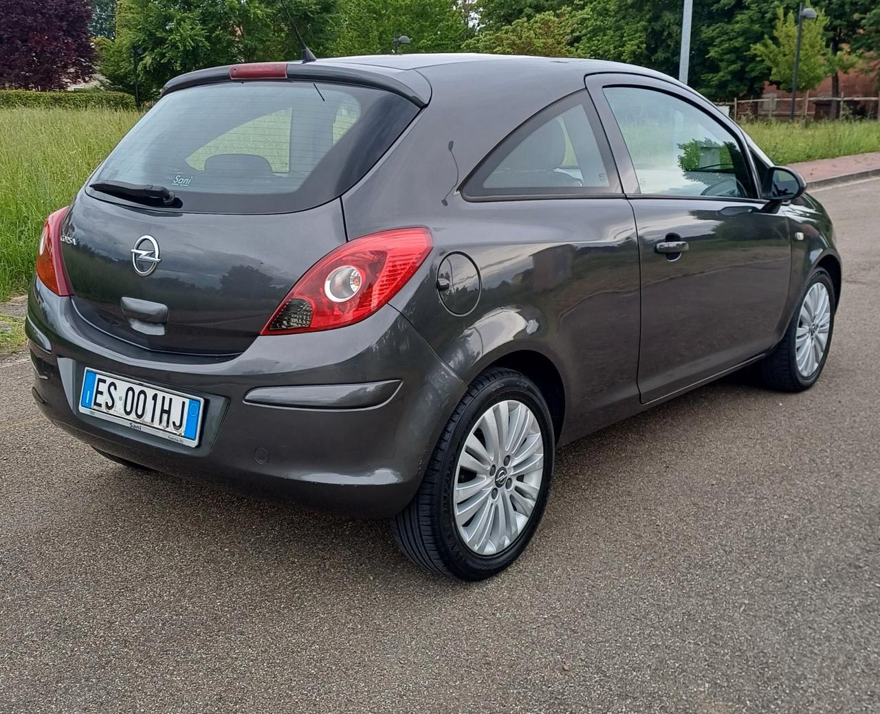 Opel Corsa 1.2 85CV 3 porte GPL-TECH b-color