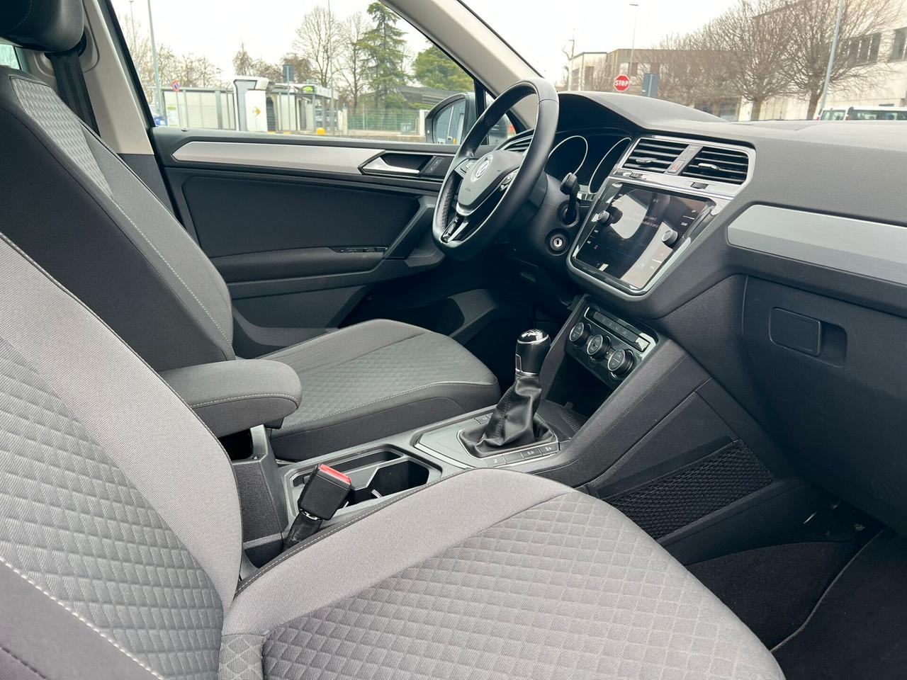 Volkswagen Tiguan 1.6 TDI SCR Sport BlueMotion R-LINE