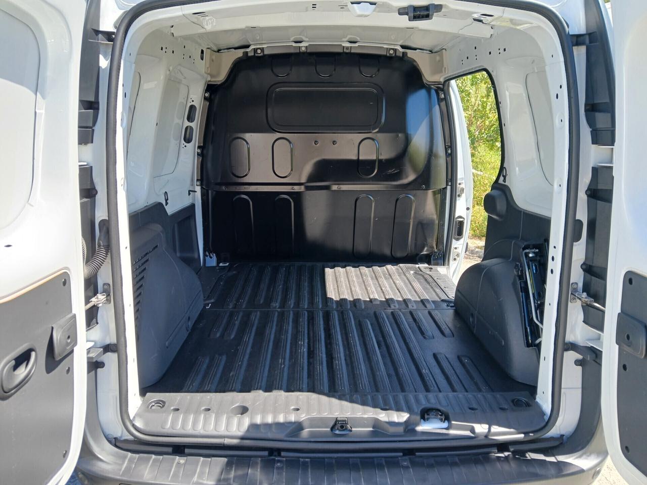 Nissan NV 250 Diesel Iva Compresa