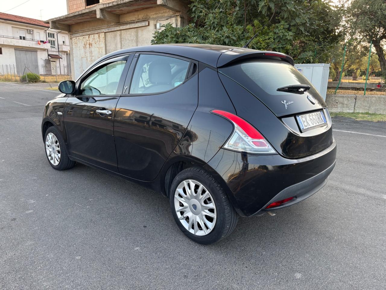 Lancia Ypsilon 1.3 MJT 75 CV Unyca