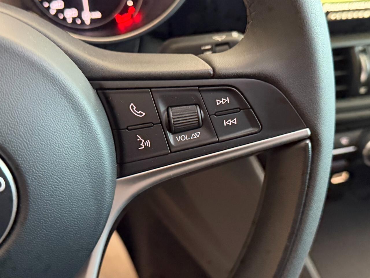 Alfa Romeo Giulia 2.2 TURBODIESEL 180 cv. SUPER (Nav)
