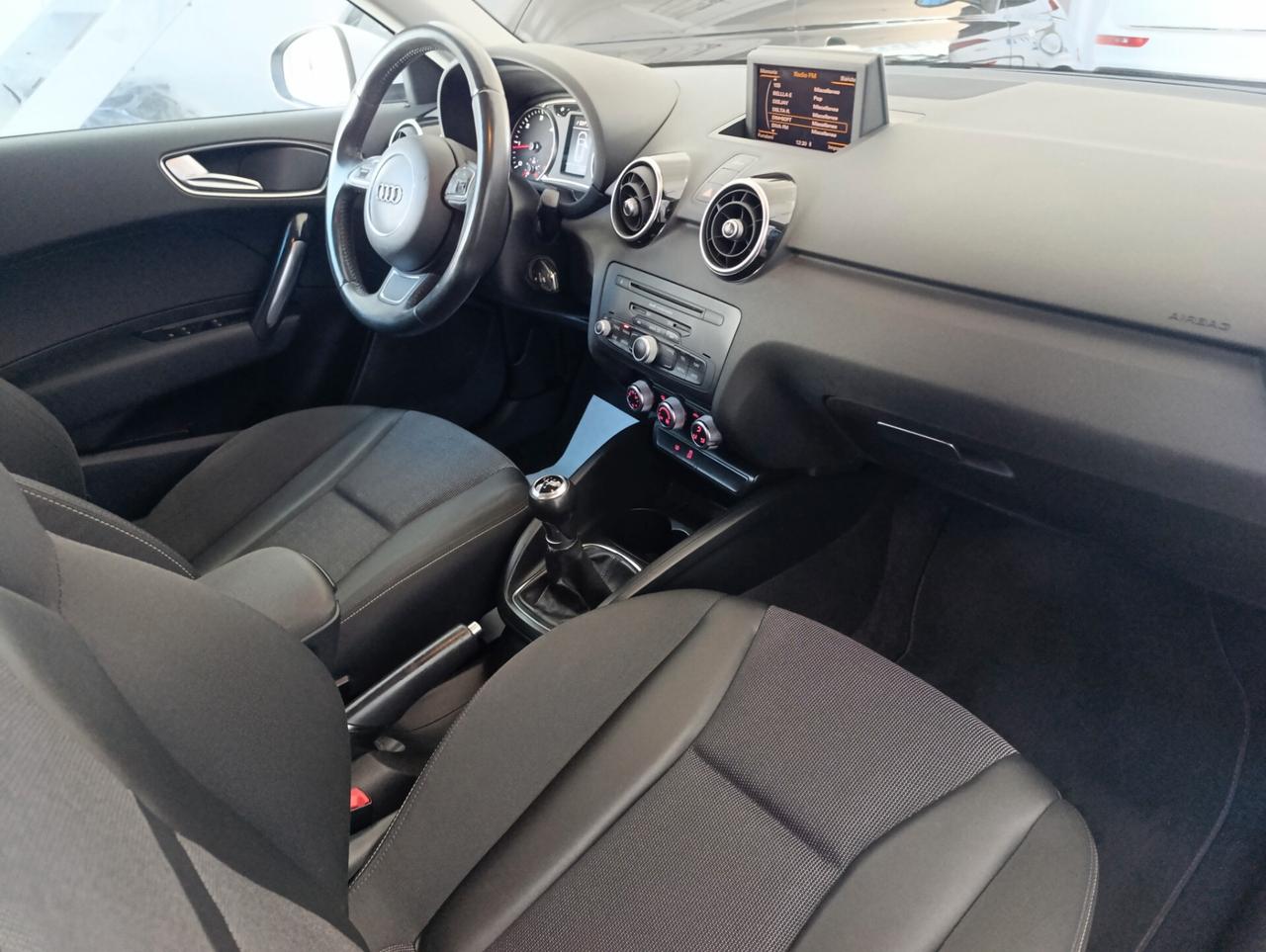 Audi A1 SPB 1.6 TDI 90cv Ambition S-Line esterno - Uniproprietario