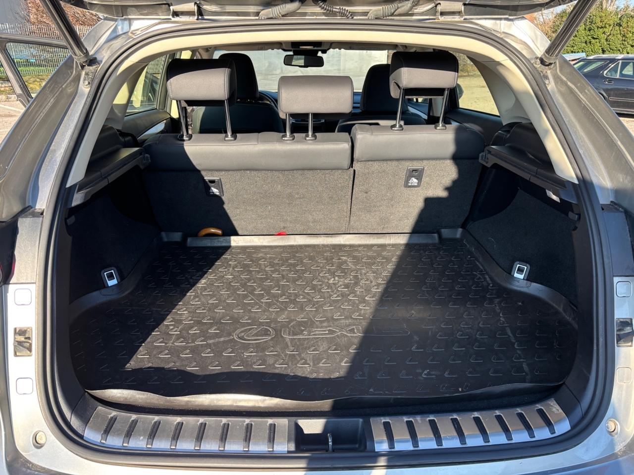 Lexus NX 300h Hybrid 4WD Luxury