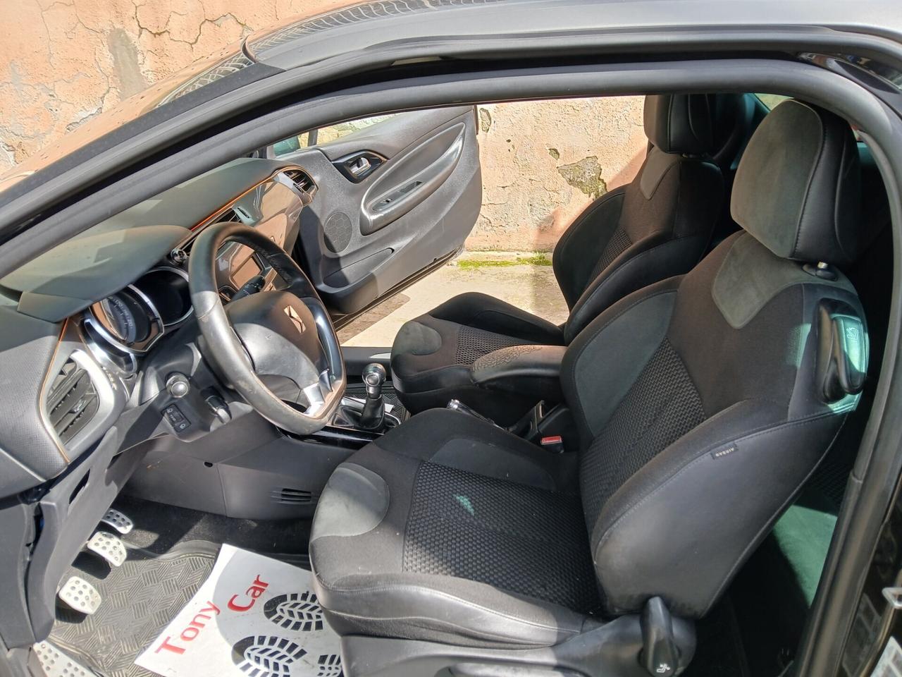 Ds DS3 3 1.2 VTi 82 Just Black full optional