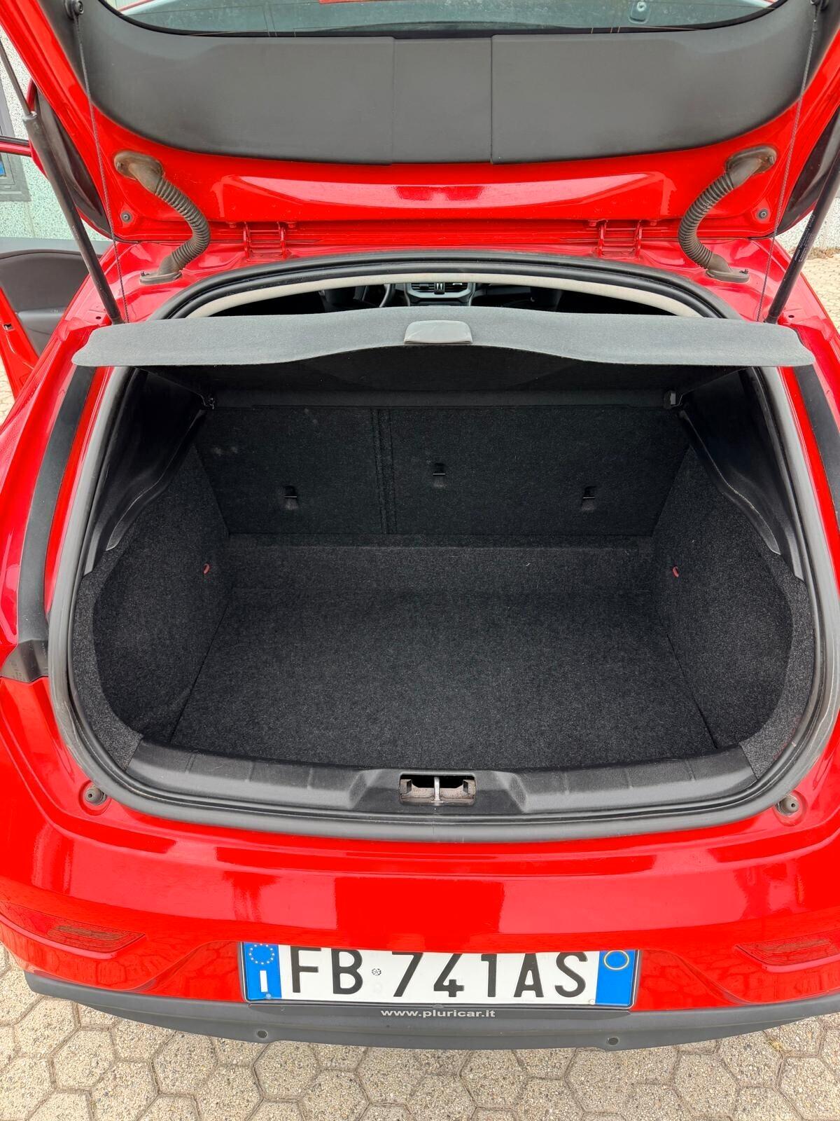 Volvo V40 D2 R-design Momentum