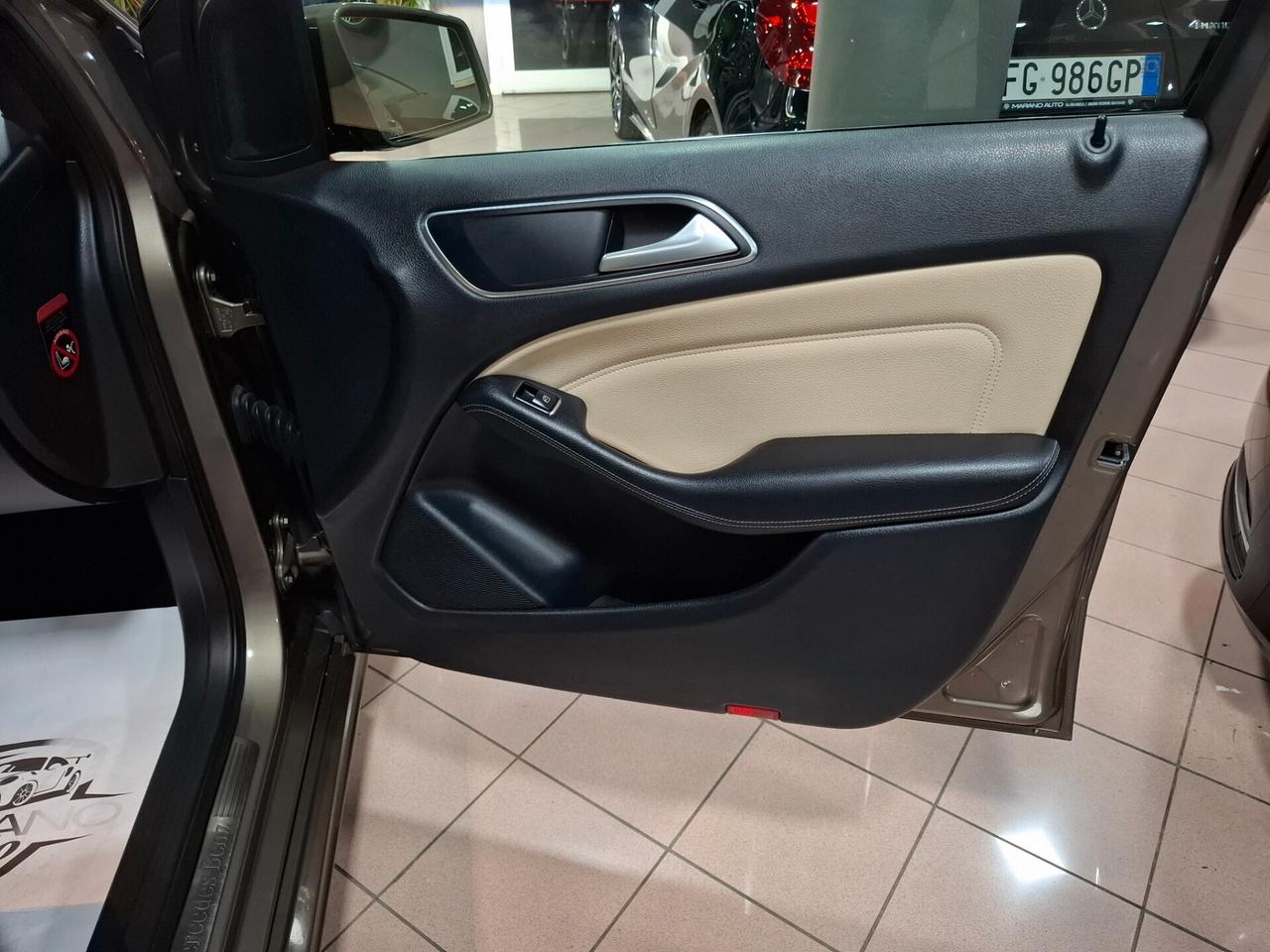 Mercedes B 180 Premium-Tetto-Neopatentato