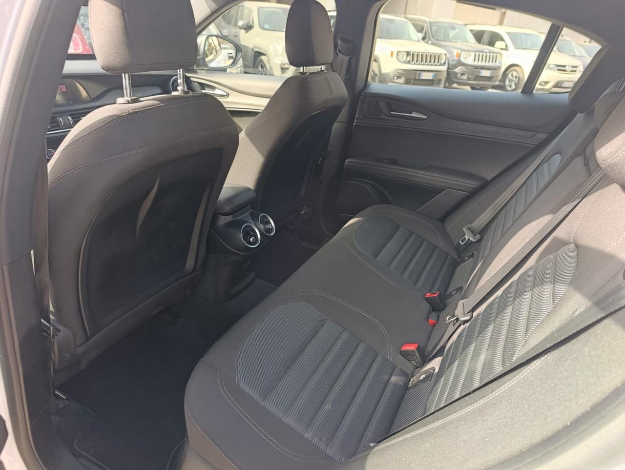 Alfa Romeo Stelvio 2.2 Turbodiesel 160 CV AT8 RWD