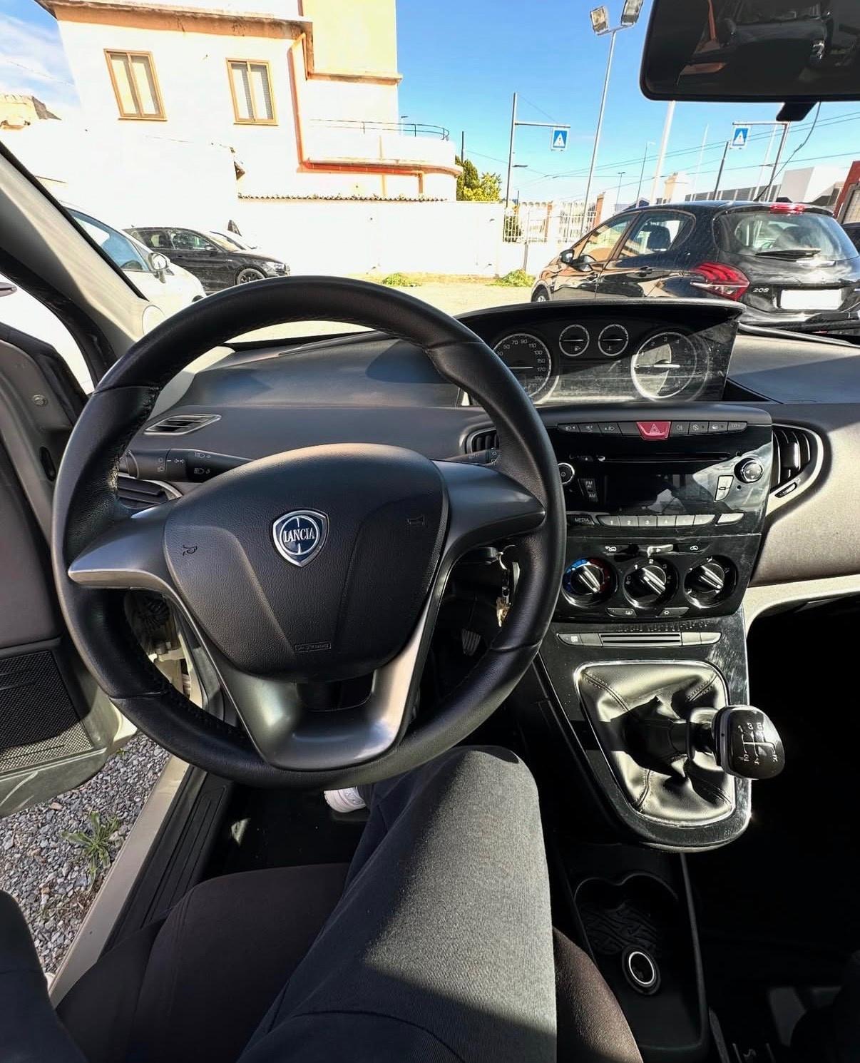 Lancia Ypsilon 1.2 69 CV 5 porte S&S Platinum