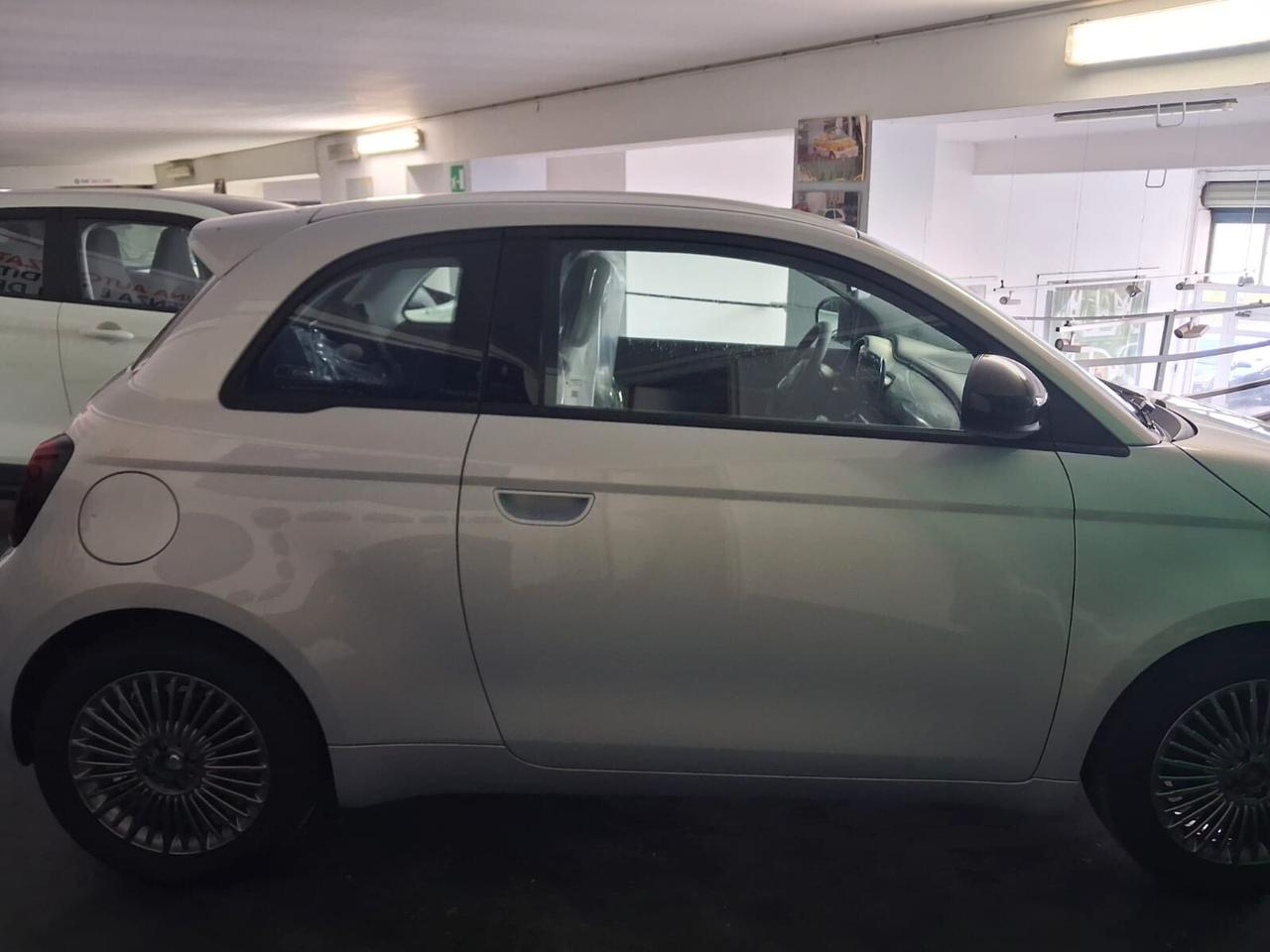 Fiat 500 Berlina Hybrid Icon