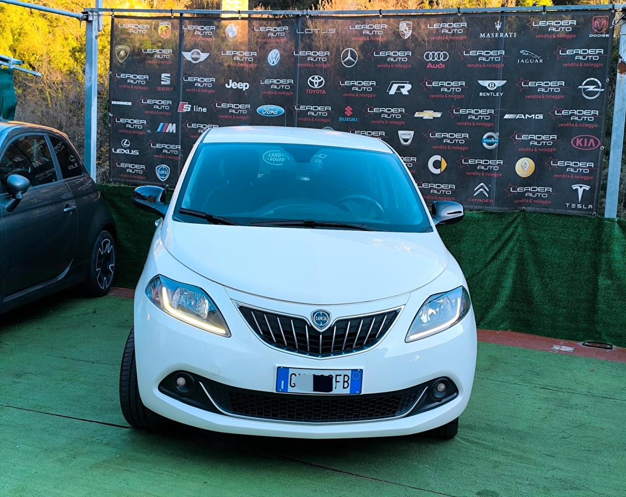 Lancia Ypsilon 1.0 FireFly 5 porte S&S Hybrid Silver