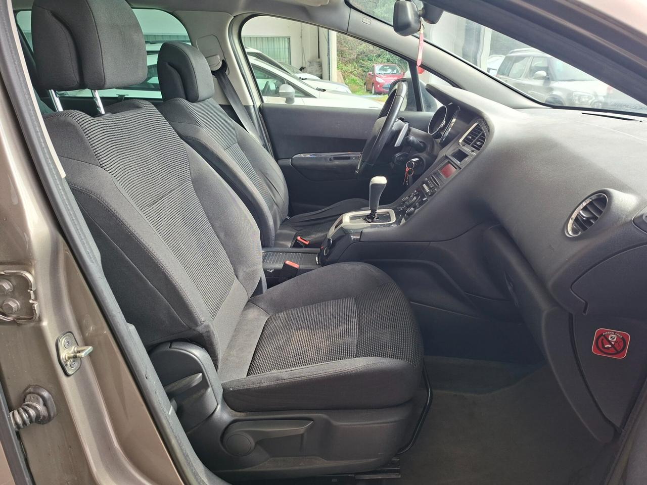 Peugeot 5008 1.6 e-HDi 112CV Stop&Start cambio robotizzato Allure