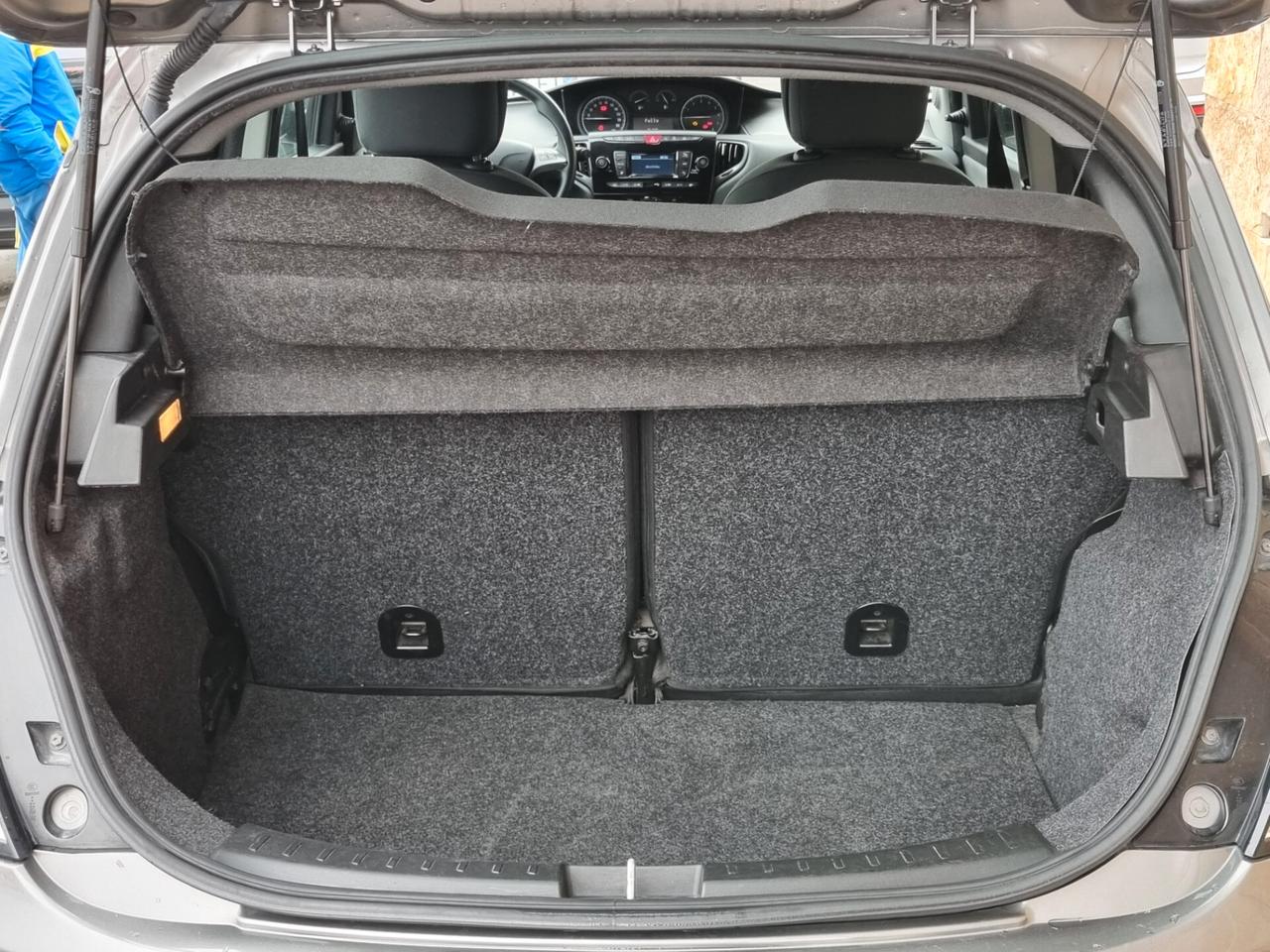 Lancia Ypsilon 1.0 FireFly 5 porte S&S Hybrid Silver