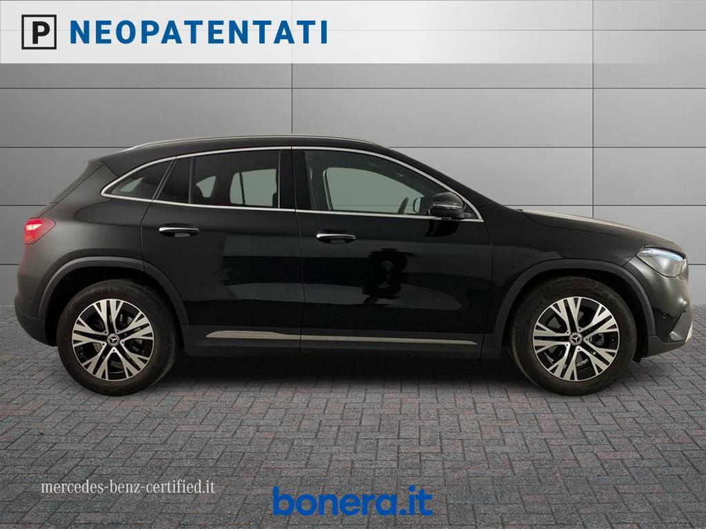 Mercedes GLA 180 180 D Progressive Advanced Plus 8G-DCT