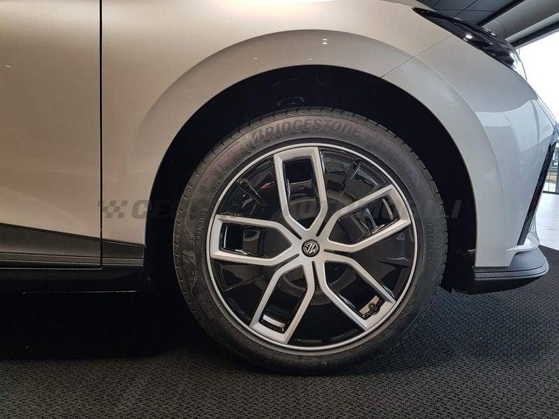 MG MG4 MG4 LUXURY 64KW - MEDAL SILVER