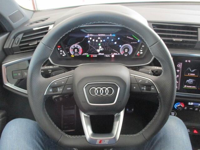 Audi Q3 35 TDI S tronic Blackline