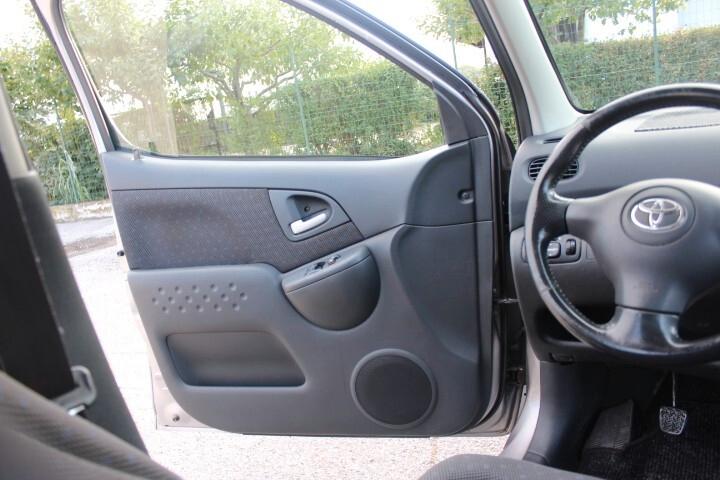 Toyota Yaris Verso 1.3i 16V cat Sol MULTISPAZIO BENZINA TUTTI I TAGLIANDI IN UFFICIALE UNICO UTILIZZATORE