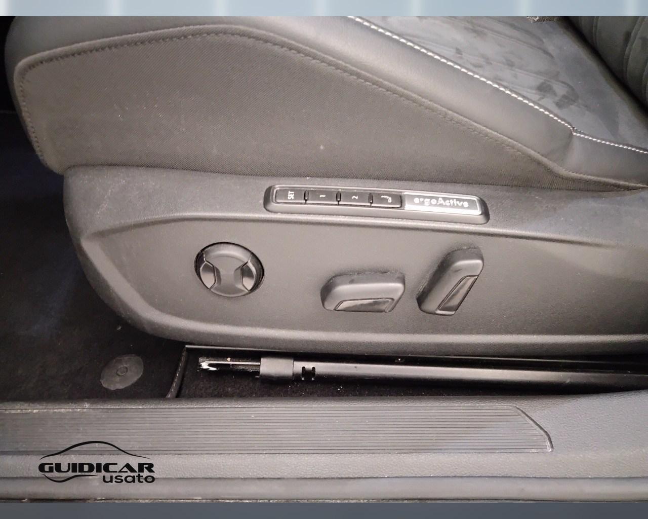 VOLKSWAGEN Golf VIII 2024 - Golf 2.0 tdi Style 150cv dsg
