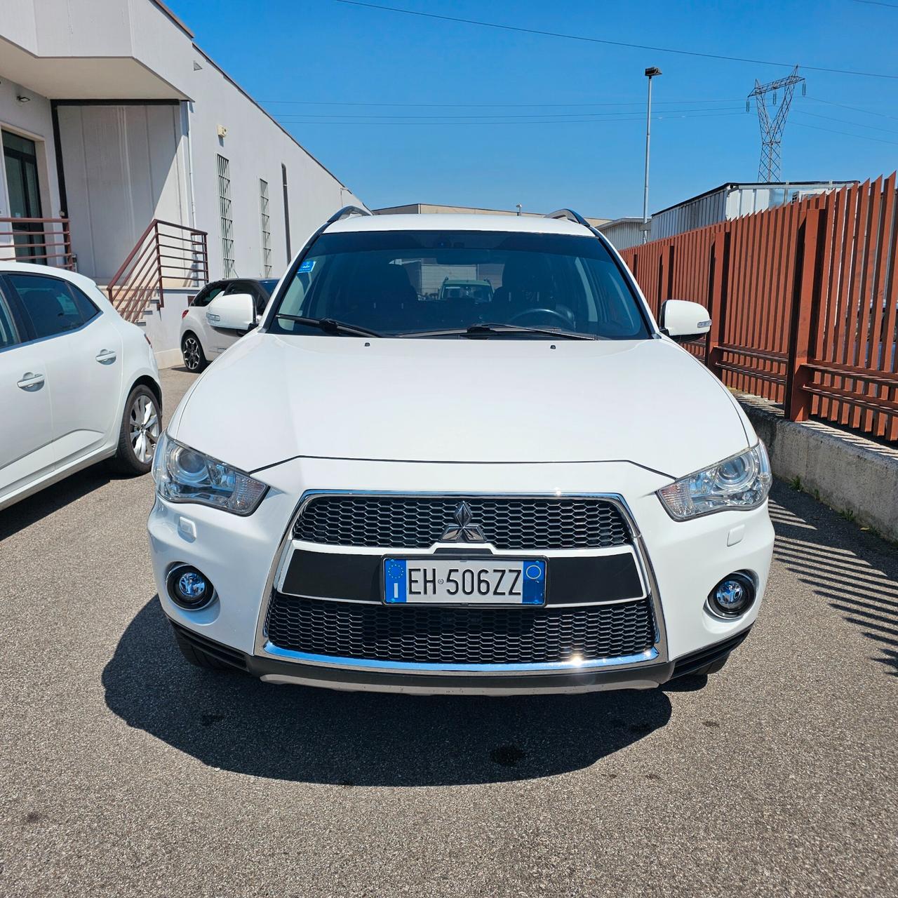 Mitsubishi Outlander 2.2 DI-D TC-SST Instyle DPF 7p