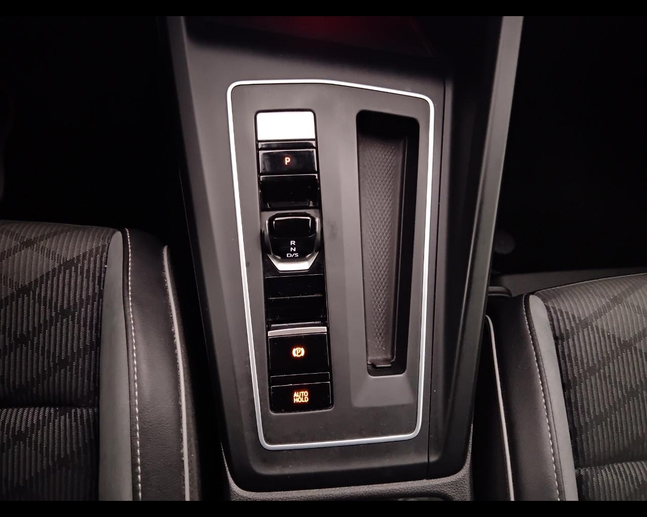 VOLKSWAGEN Golf VIII 2020 - Golf 1.5 etsi evo R-Line 130cv dsg