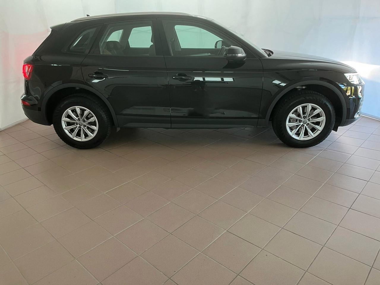 Audi Q5 35 TDI quattro S tronic Business - 699