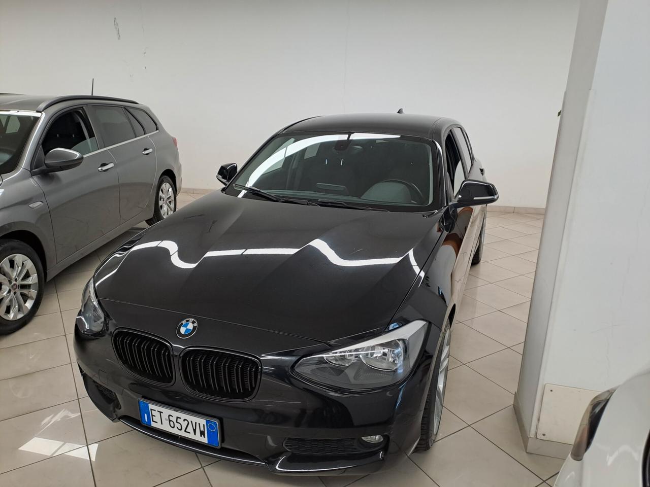 Bmw 116 116d 5p. Unique