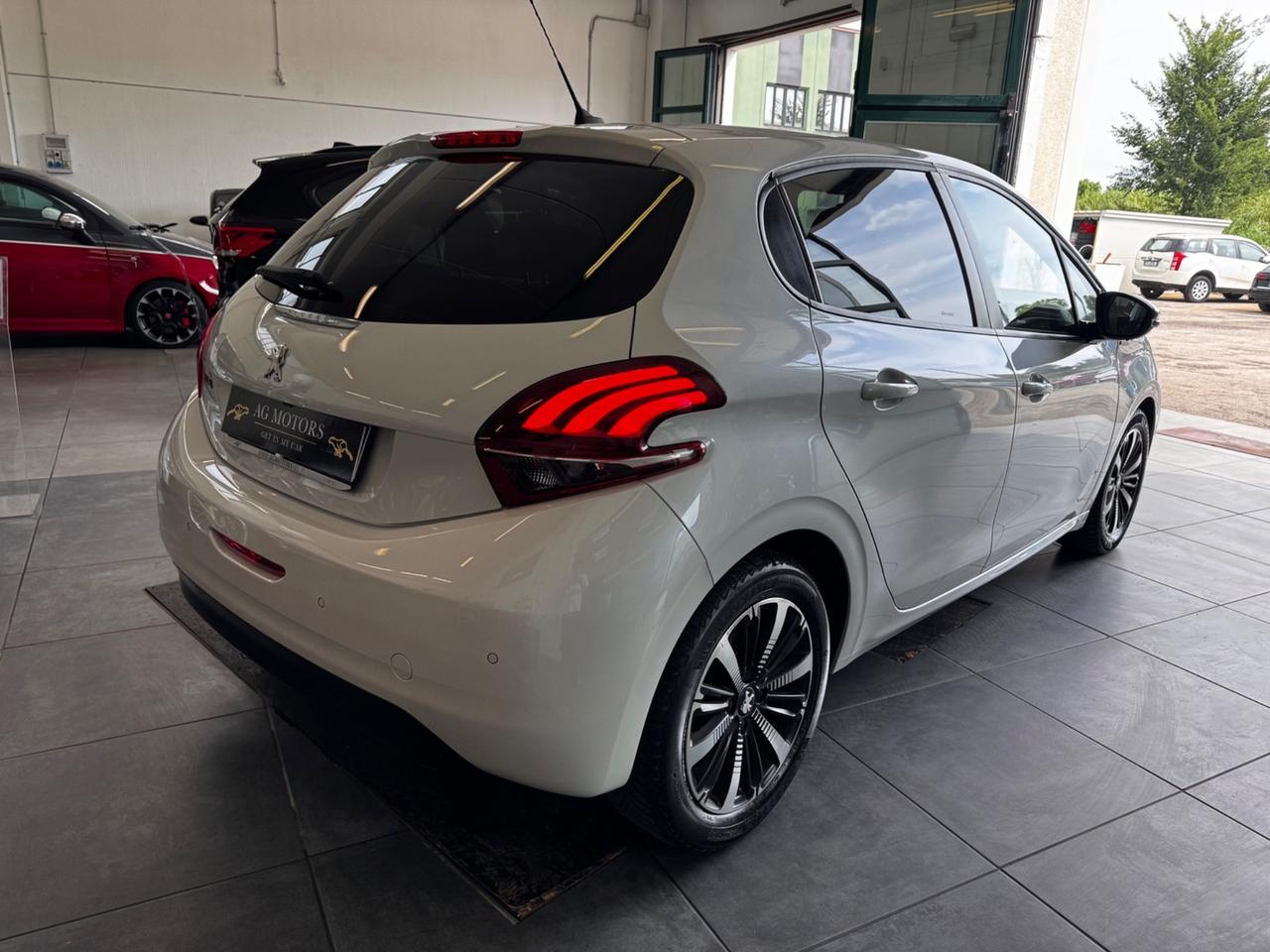 Peugeot 208 BlueHDi 100 S&S 5 porte Signature
