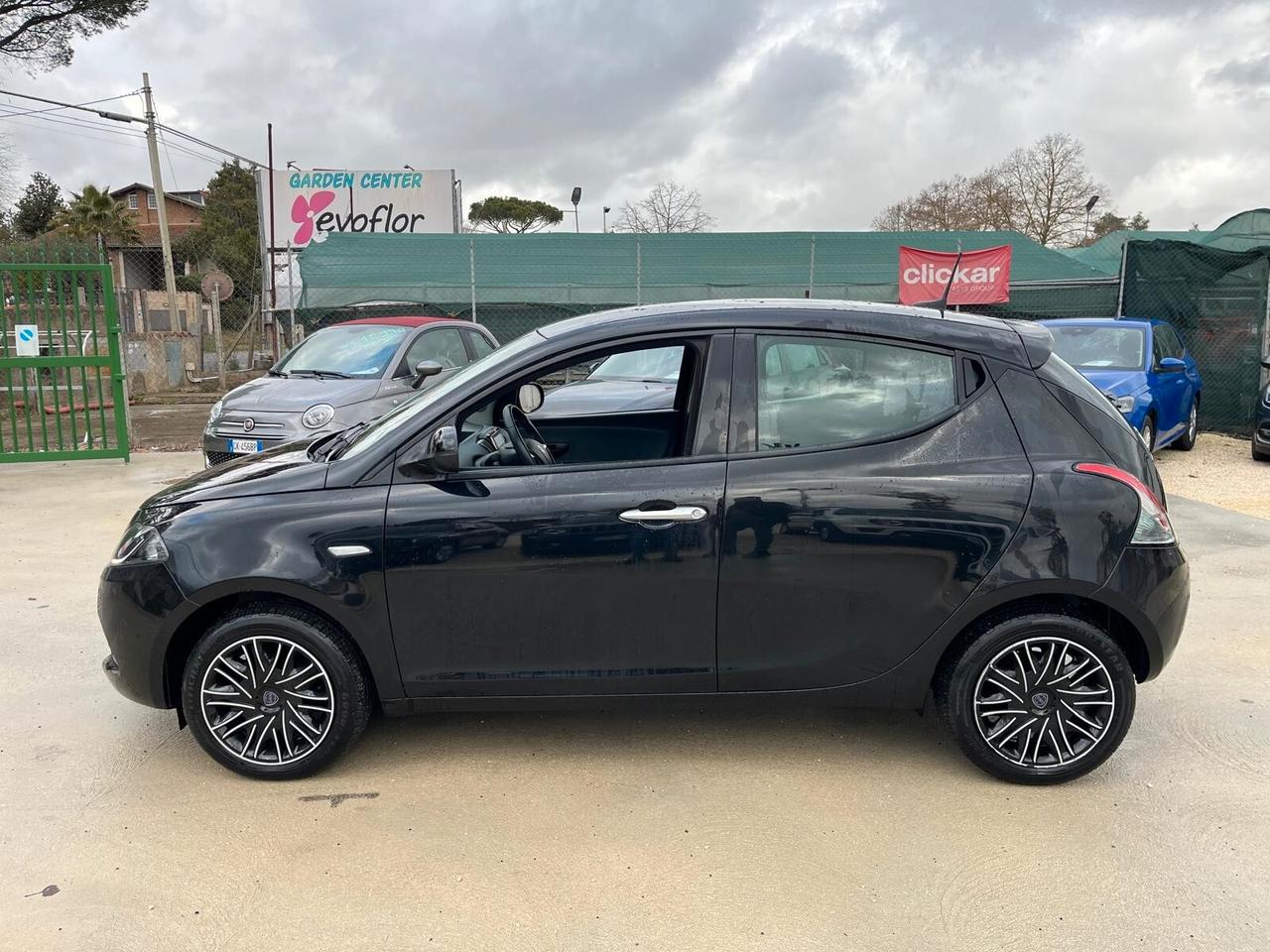 Lancia Ypsilon 1.0 FireFly 5 porte S&S Hybrid Gold