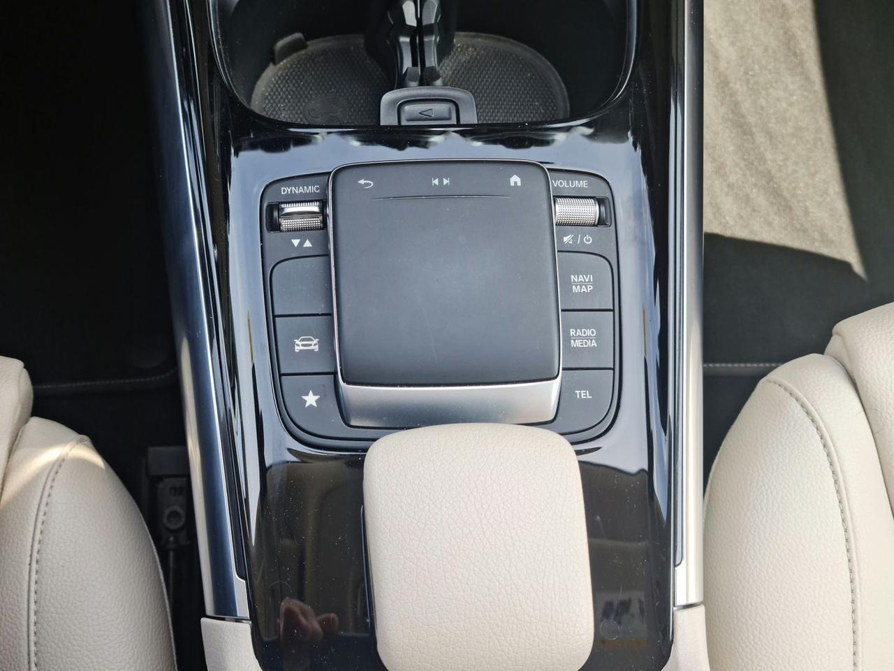 Mercedes-Benz CLA 250 PREMIUM #6265