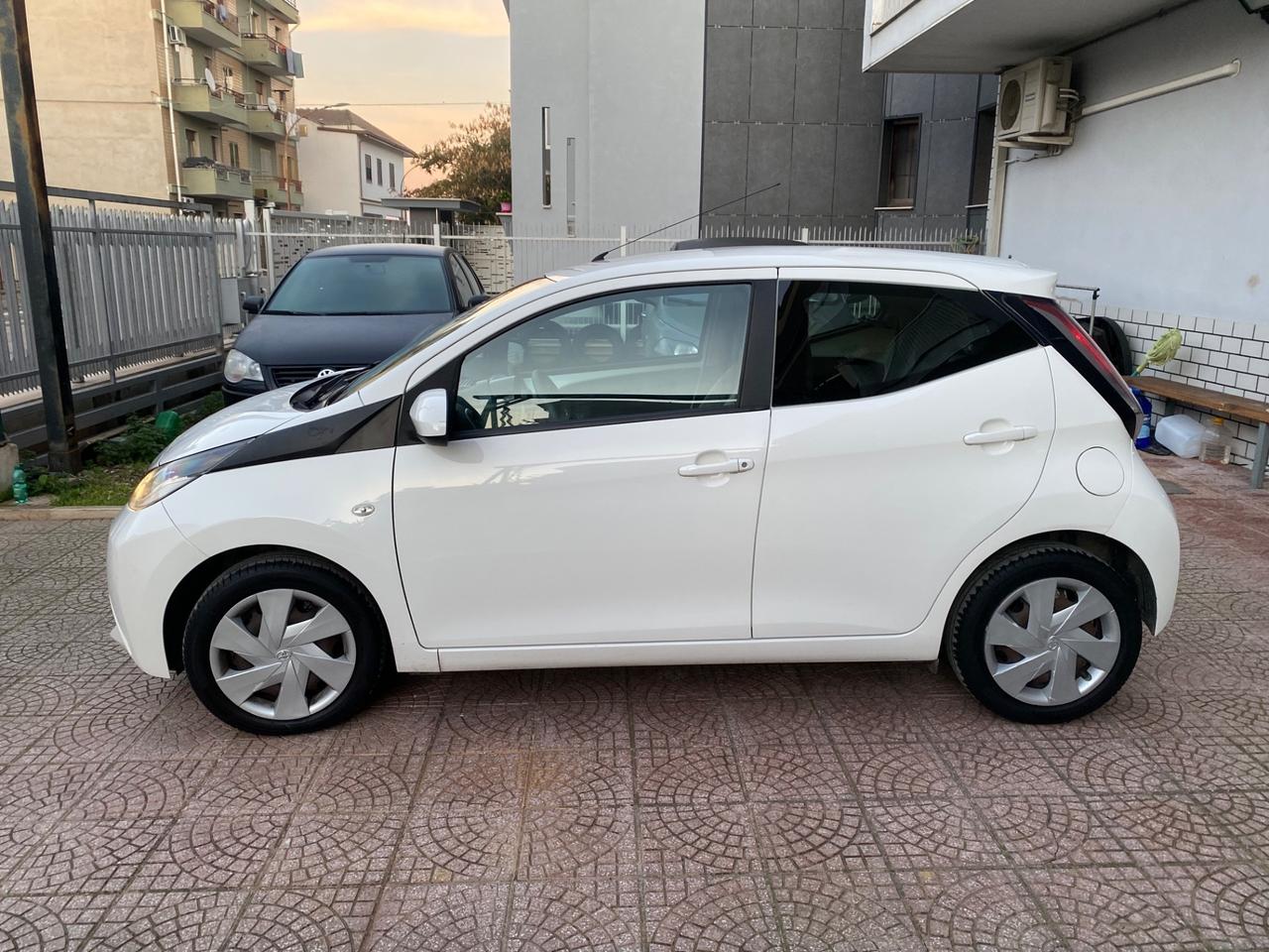 Toyota Aygo 1.0 VVT-i 69 CV 5 porte x-clusiv
