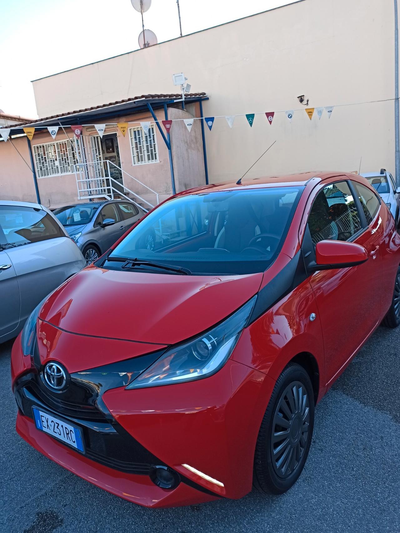 Toyota Aygo 1.0 VVT-i 69 CV 3 porte x-clusiv