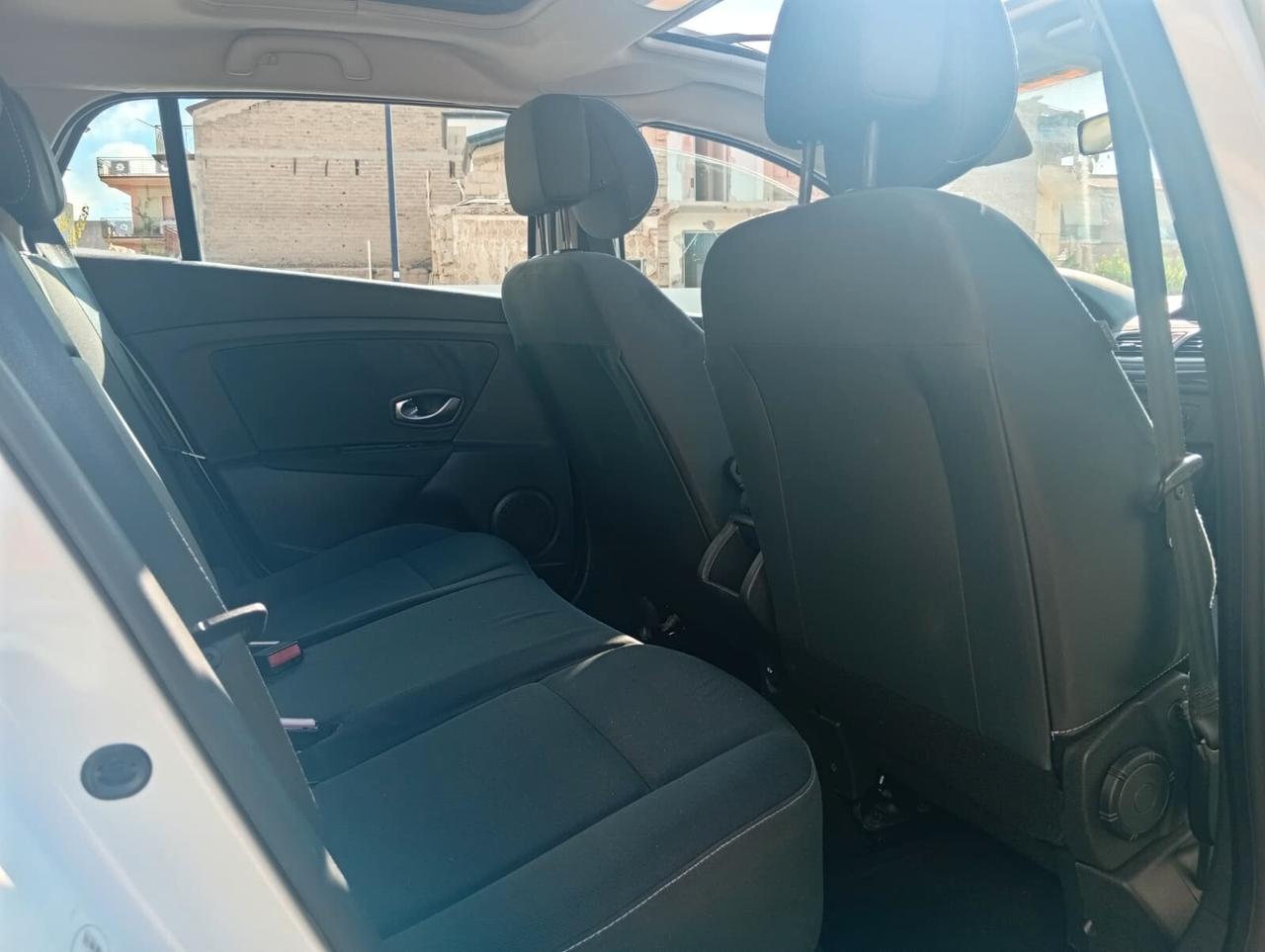 Renault Megane 1.5cc diesel 12 mesi garanzia-2011